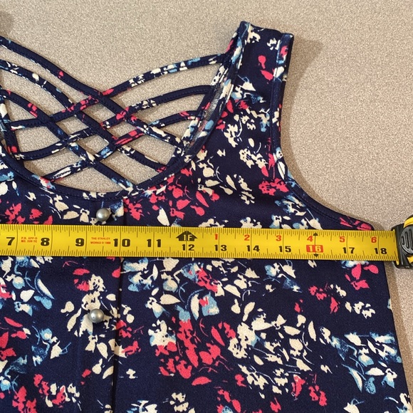 2 dye 4 - pretty floral sleeveless top. Size M - Picture 7 of 9